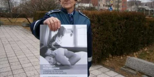 Poliţiştii au împărţit pliante