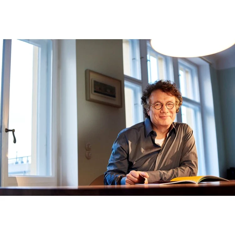 „Modul în care ne interpretăm trecutul spune ceva despre cum ne vedem astăzi“   interviu cu Ingo SCHULZE jpeg