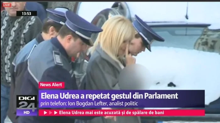 Elena Udrea a repetat gestul de a duce mâna la nas făcut şi luni seară în Parlament