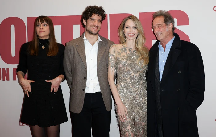 Angelina Jolie la avanvremiera, Coutures, Profimedia (4) jpg