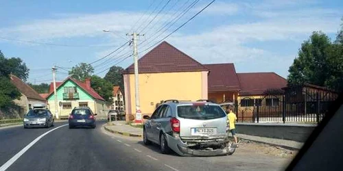 Maşinile au fost şifonate serios în accidentul de la Perşani