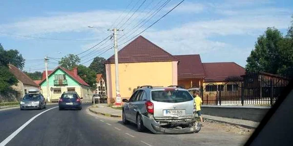 Maşinile au fost şifonate serios în accidentul de la Perşani