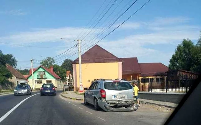 Maşinile au fost şifonate serios în accidentul de la Perşani. FOTOInfotrafic judeţul Braşov
