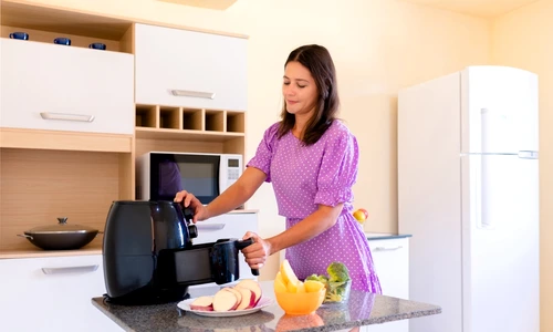 Cum cureti friteuza cu aer cald  Sursa foto shutterstock 2278188379 jpg