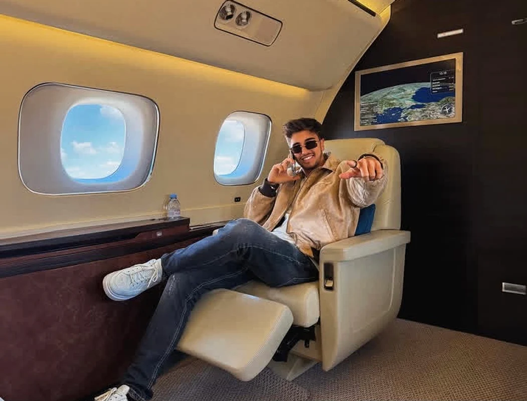 Sebastian Dobrincu e milionar la 26 de ani foto: Instagram 