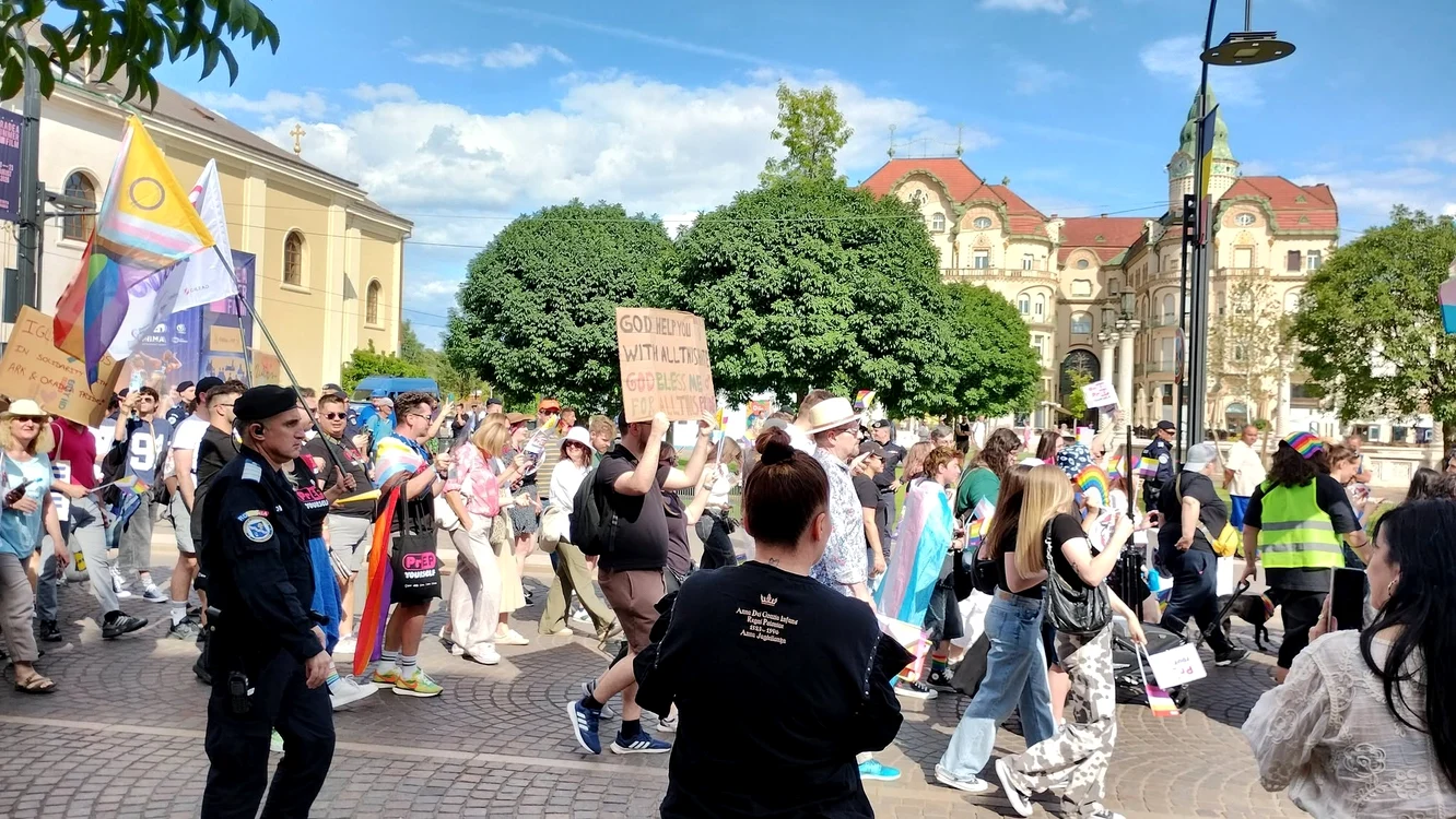 Imagine de la marșul Oradea Pride FOTO Facebook / Alin Dobai