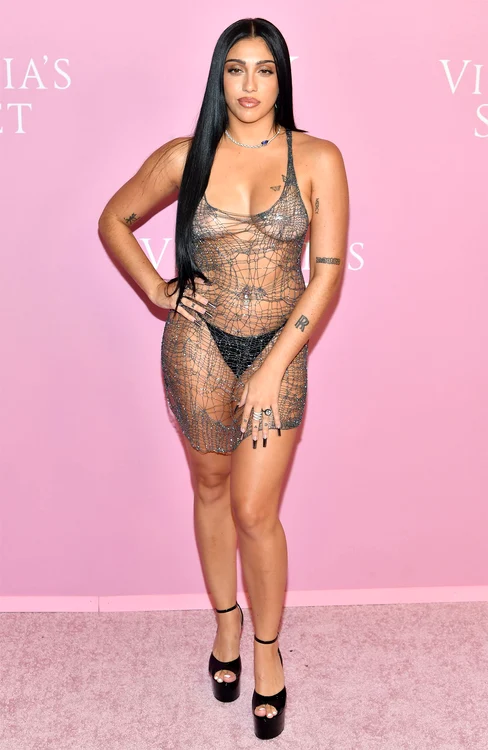 Lourdes Leon n-a purtat sutien