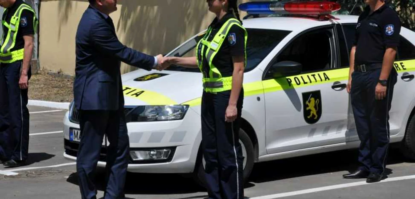 Ministrul de Interne, Dorin Recean, a participat azi la lansarea proiectului de dotare a poliţiştilor cu echipamentele de supraveghere video portabile. FOTO: MAI