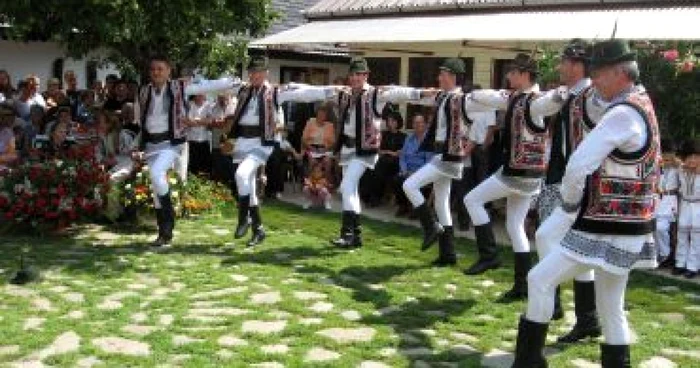 Pietrenii vor organiza un Festival regional pentru promovarea folclorului românesc