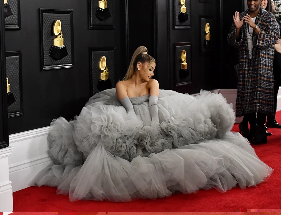 Ariana Grande a obţinut un loc în top 10 cel mai bine îmbrăcate vedete de la Premiile Grammy 2020 FOTO Guliver/Getty Images