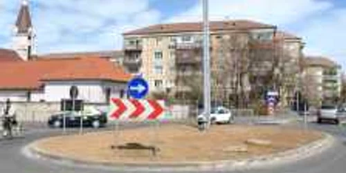 Se amenajează sensurile giratorii