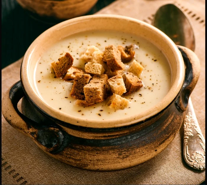 Supa de usturoi franțuzească FOTO godairyfree.org