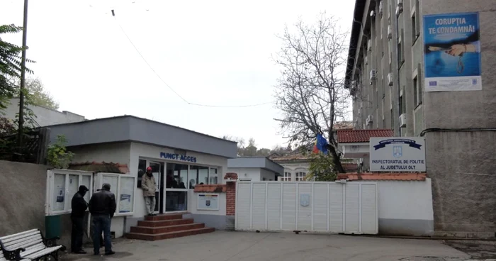 Acuzaţiile aduse celor doi poliţişti de la IPJ Olt pătează imaginea instituţiei... (Foto: Mugurel Manea)