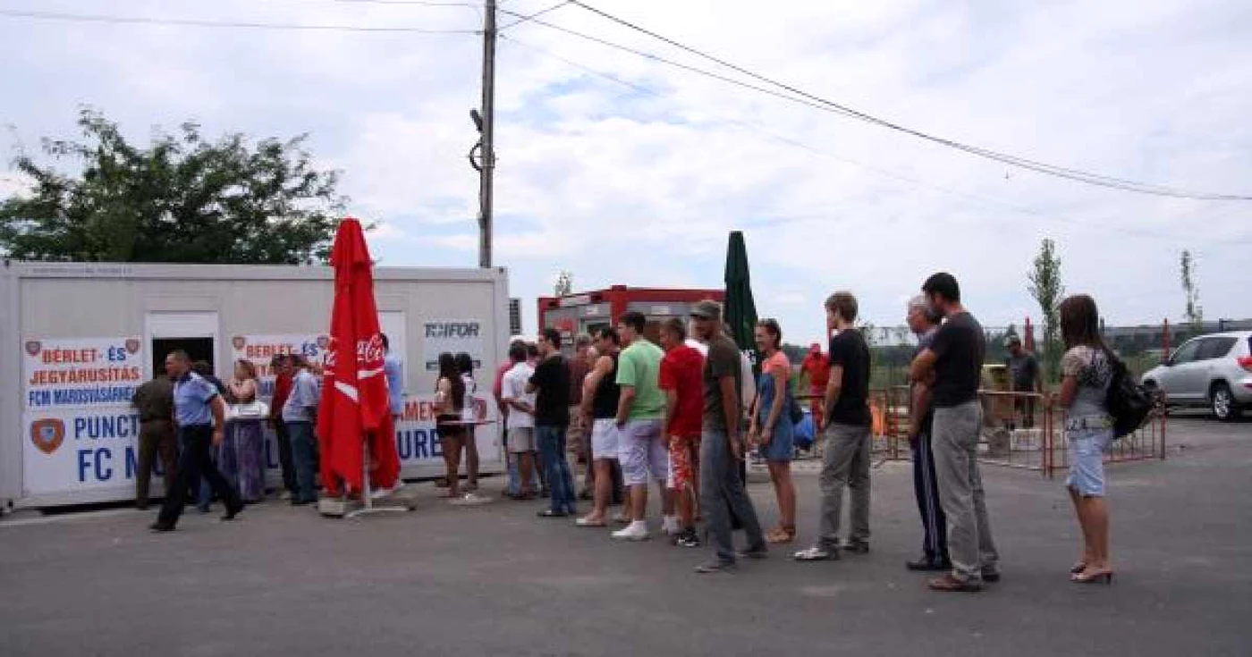 Mâine se pun în vânzare biletele la meci