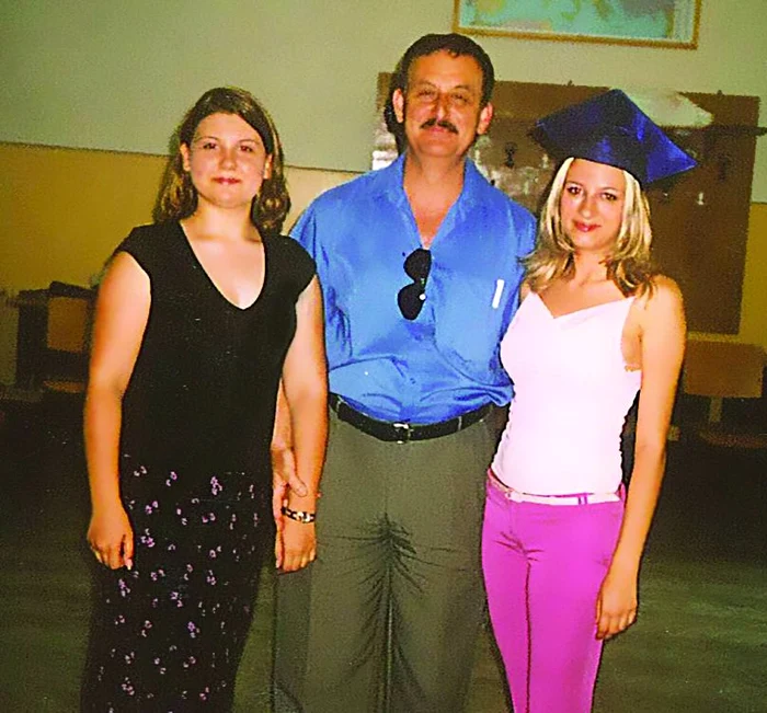 
    Sânziana, azi bombă-sexy, ieri tocilara şcolii!  