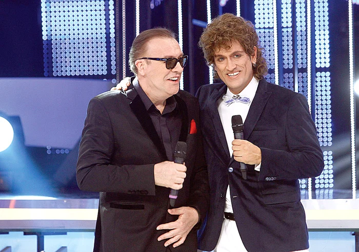 Cezar Ouatu  (dreapta) îl imită  pe Cotabiţă şi  va cânta cu el  azi, la Antena 1