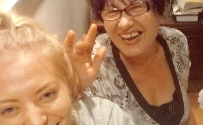 
    Are curtea plină  de căpşune  