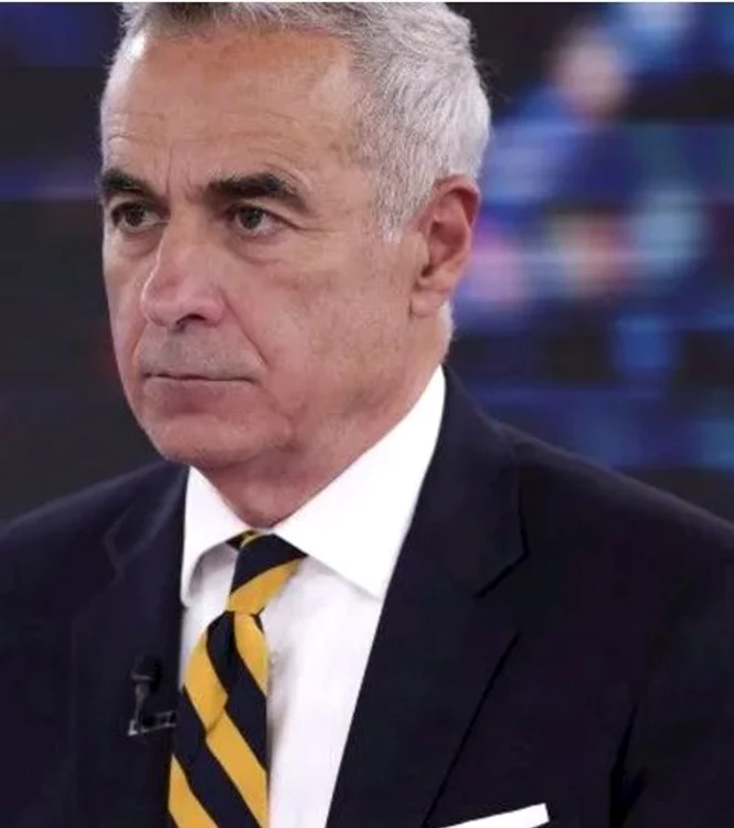 Cravata lui Georgescu trimite direct la panglica Sfântului Gheorghe. FOTO: Captură video