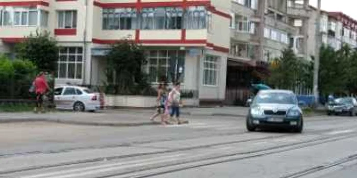 Botoşani: Un taximetrist şi-a ameninţat un coleg de breaslă cu un pistol