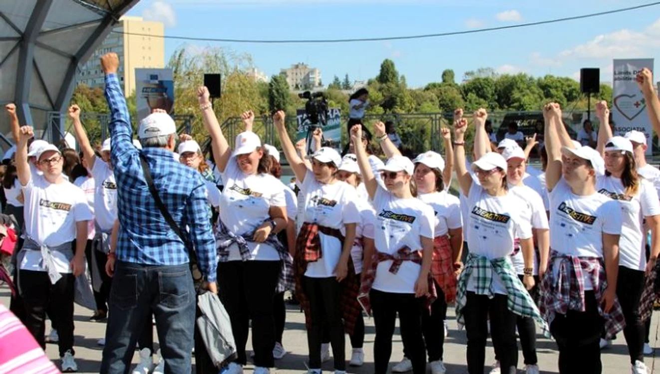 
    Zeci de mii de romani participă la activitățile din Săptămâna Sportului European  
