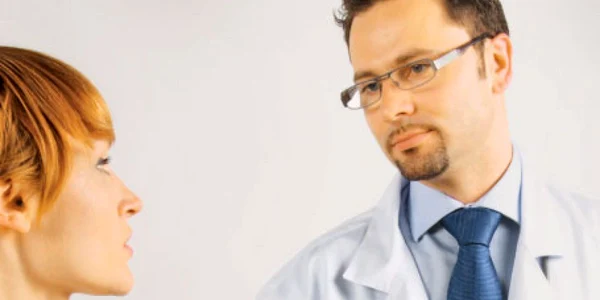Doctorii care fac blaturi cu pacienţii vor fi aspru sancţionaţi
