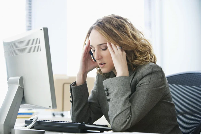 Stresul declanşeazădureri de cap, dureri musculare şi chiar dereglări circulatorii. FOTO Shutterstock