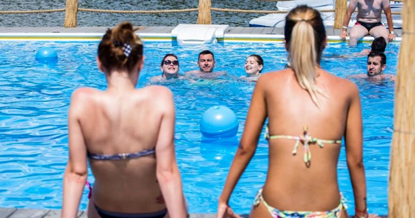 Clorul din apa de la piscină poate irita mucoasele şi schimba pH-ul vaginal.