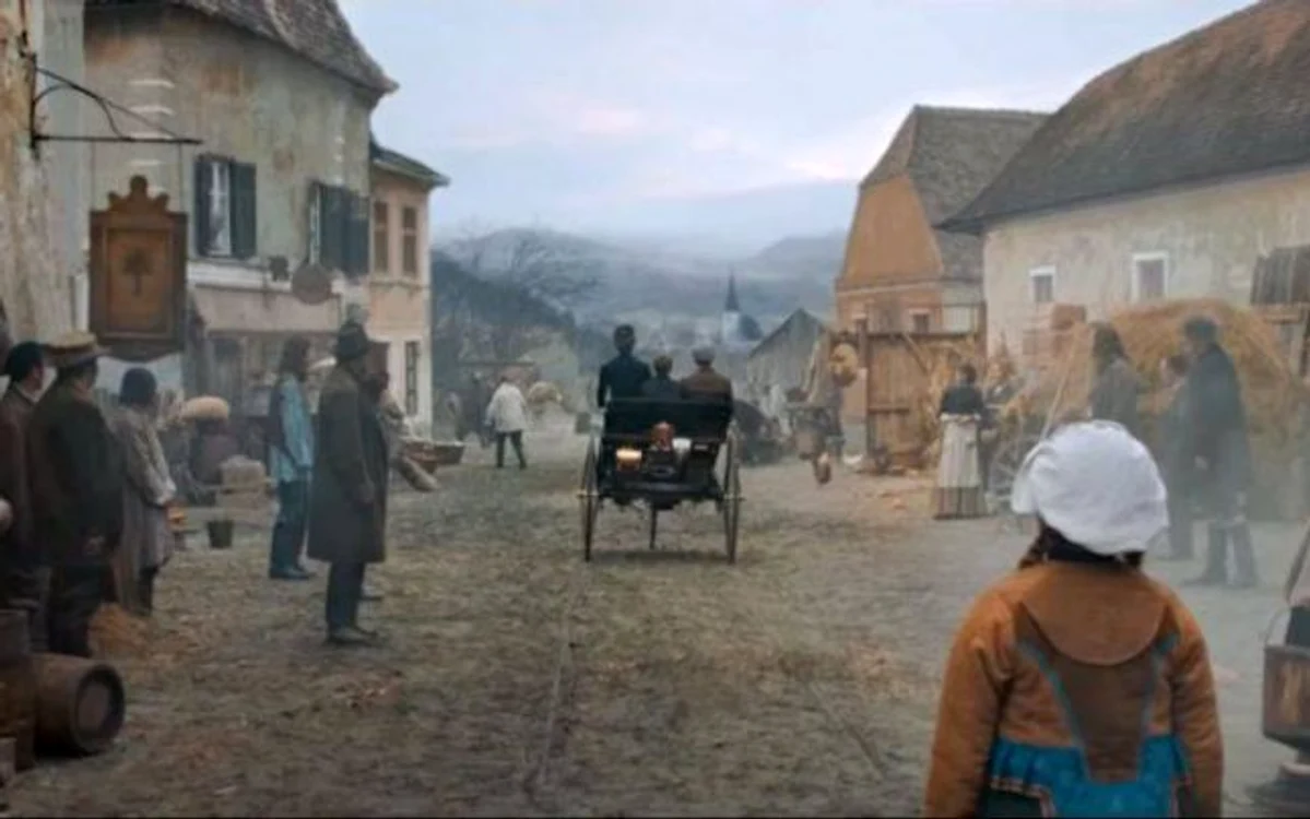 Cea mai mare parte a reclamei a fost filmată pe strada Turnului din Sibiu. FOTO: Ora de Sibiu