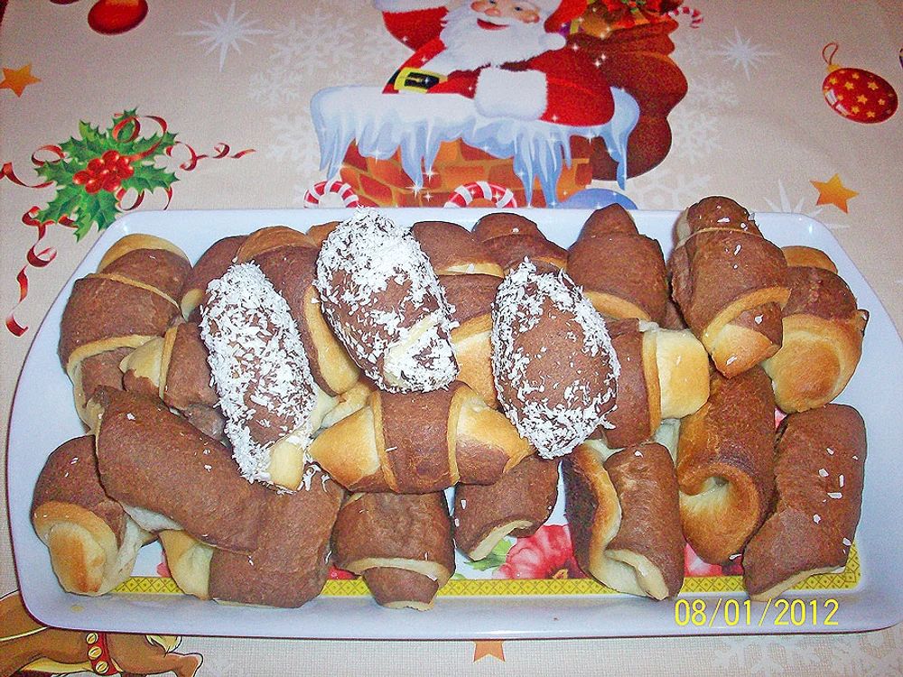
    Cornuleţe în două culori  