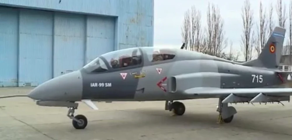 Singura fabrică de avioane militare din România, în pragul colapsului. Ministrul Apărării: „La Avioane Craiova s-a întâlnit un prost cu un șmecher”