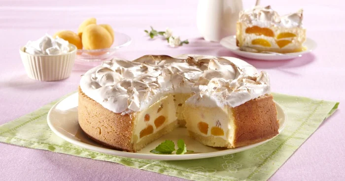 Tortul pufos cu bezea este o tentaţie la care trebuie să renunţi