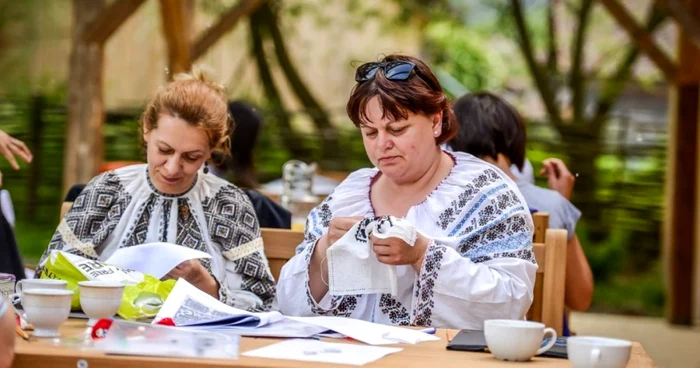 Ucenici din toată ţara participă la cursul de ţesături tradiţionale. FOTOBogdan Nicolae