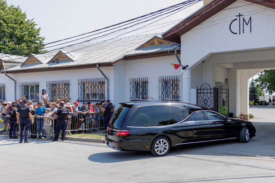 Iliescu, îngropat „într-un parc de cartier”. Cum este explicată absența publicului de la funeraliile fostului președinte