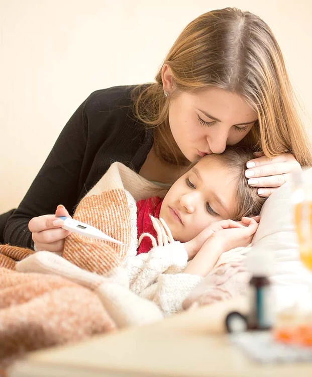 Simptomele  meningoencefalitei pot  fi confundate, la debut,  cu cele ale unei răceli