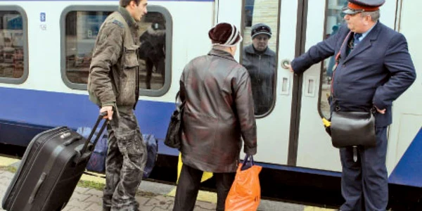 Controlorii îşi cântăresc din priviri călătorii, încă de la urcare