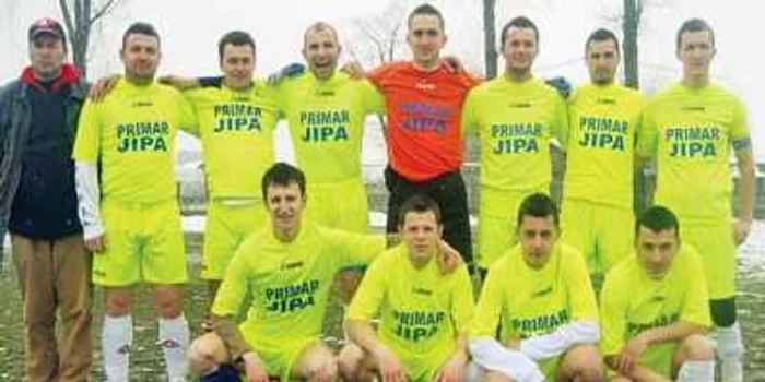 Dragonii din Ogrezeni joacă cu numele primarului pe piept