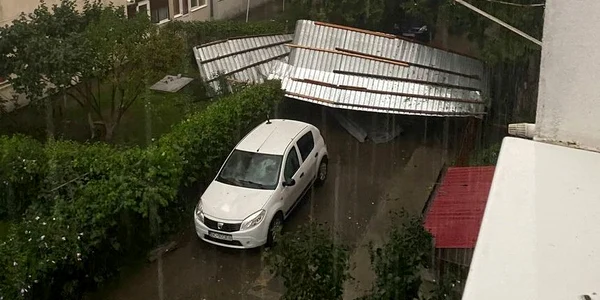 acoperis spulberat vant Bacau FOTO ISU Bacau jpg