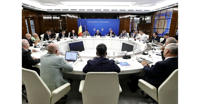 Consultări privind reforma administrației locale: mai puţini angajaţi și noi reguli salariale. „Statul român nu mai poate să susțină cheltuielile actuale”