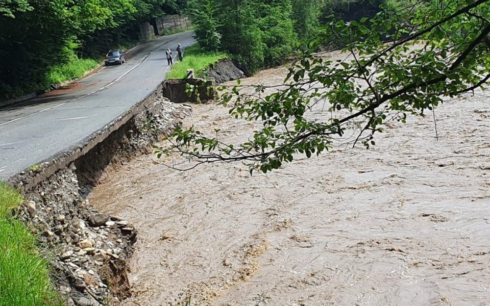 INHGA: Cod portocaliu de viituri pe râuri din 12 judeţe, până la duminică la prânz