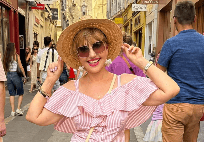 Marina Almășan, replică acidă la acuzațiile că ar călători pe banii TVR: „Nu am nicio obligație să mă justific în fața unor proști”