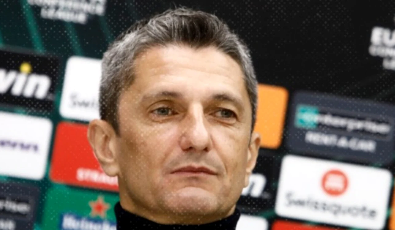 Răzvan Lucescu mai are cel puțin un sezon contract cu PAOK Salonic (FOTO: Facebook)