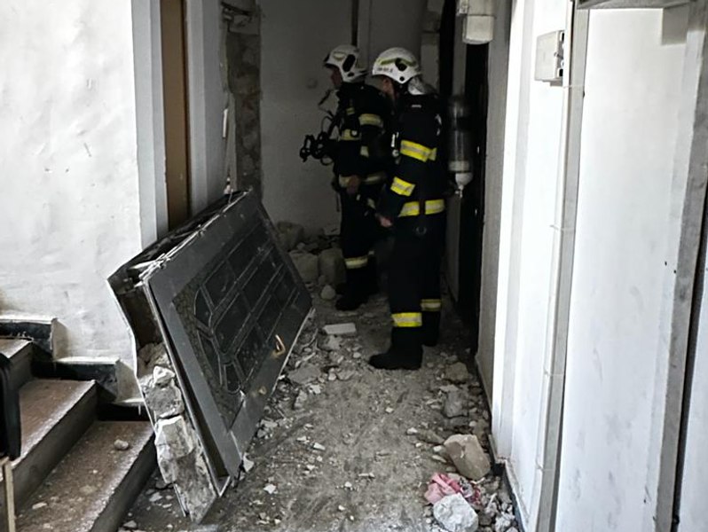Explozie într-un apartament din Capitală: o femeie dusă la spital, zeci de oameni au fost evacuați