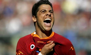 Cicinho a jucat un sezon şi jumătate în tricoul lui AS Roma