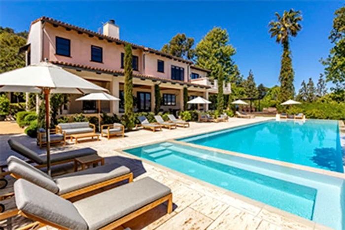 Justin şi Jessica au renunţat la palatul lor din cauza pandemiei