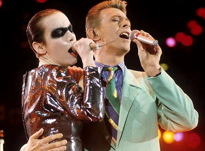 1992: Tribut Freddie Mercury, împreună cu Annie Lennox