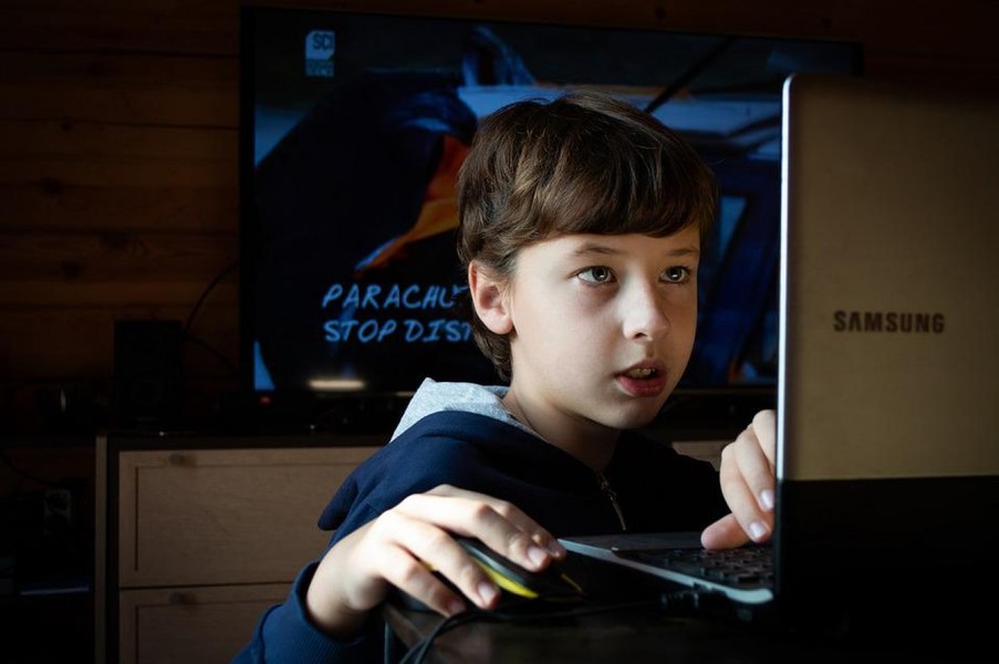 Ce este „brainrot” sau „putrezirea creierului”, fenomenul viral care ne blochează mintea şi acţionează ca un drog