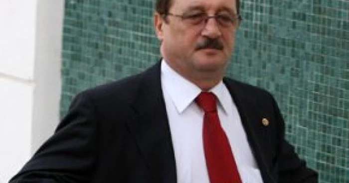 Scandalul în care ar fi implicat Mircea Băsescu ar putea genera pierderi materiale