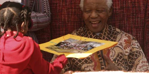 Nelson Mandela, fostul preşedinte al Africii de Sud, câştigător al premiului Nobel pentru Pace