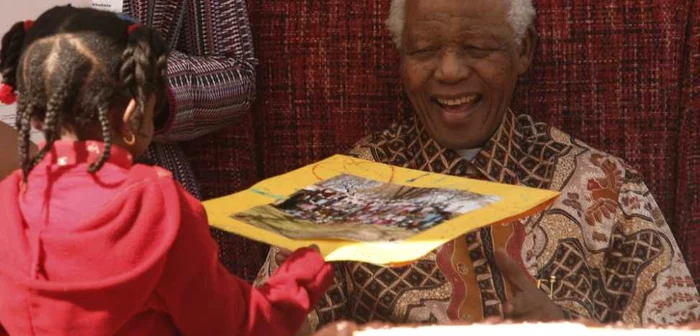 Nelson Mandela, fostul preşedinte al Africii de Sud, câştigător al premiului Nobel pentru Pace