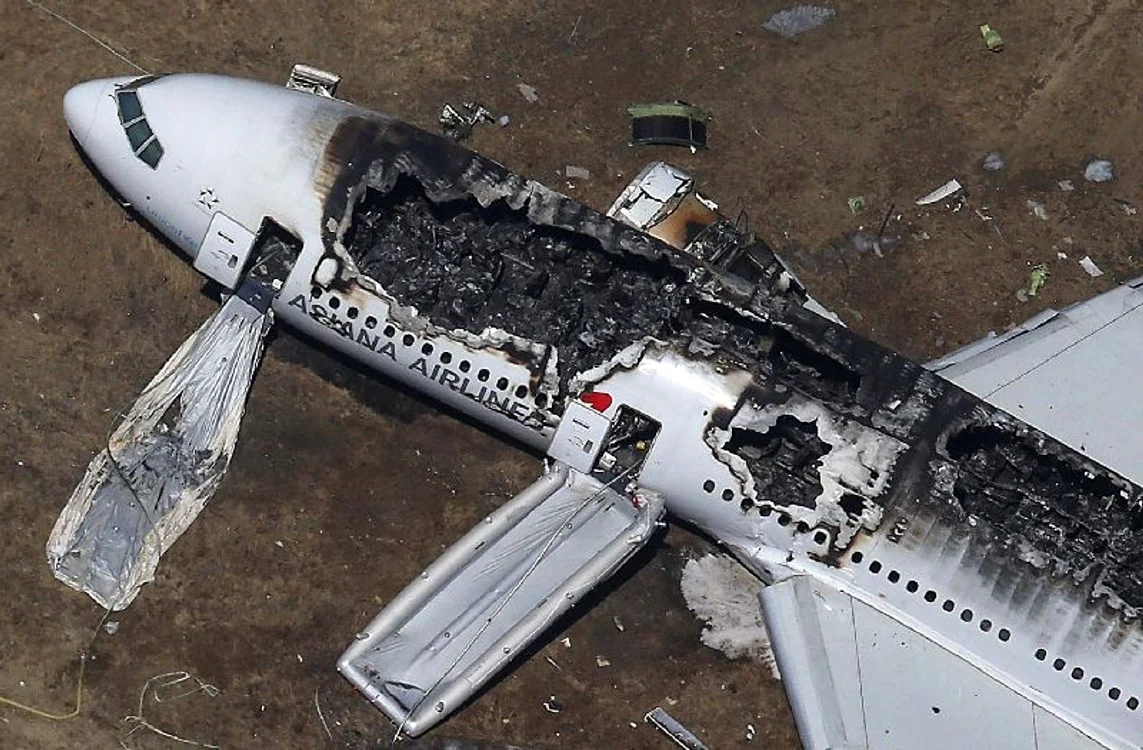 Avionul prăbuşit în San Francisco (Foto: Reuters)